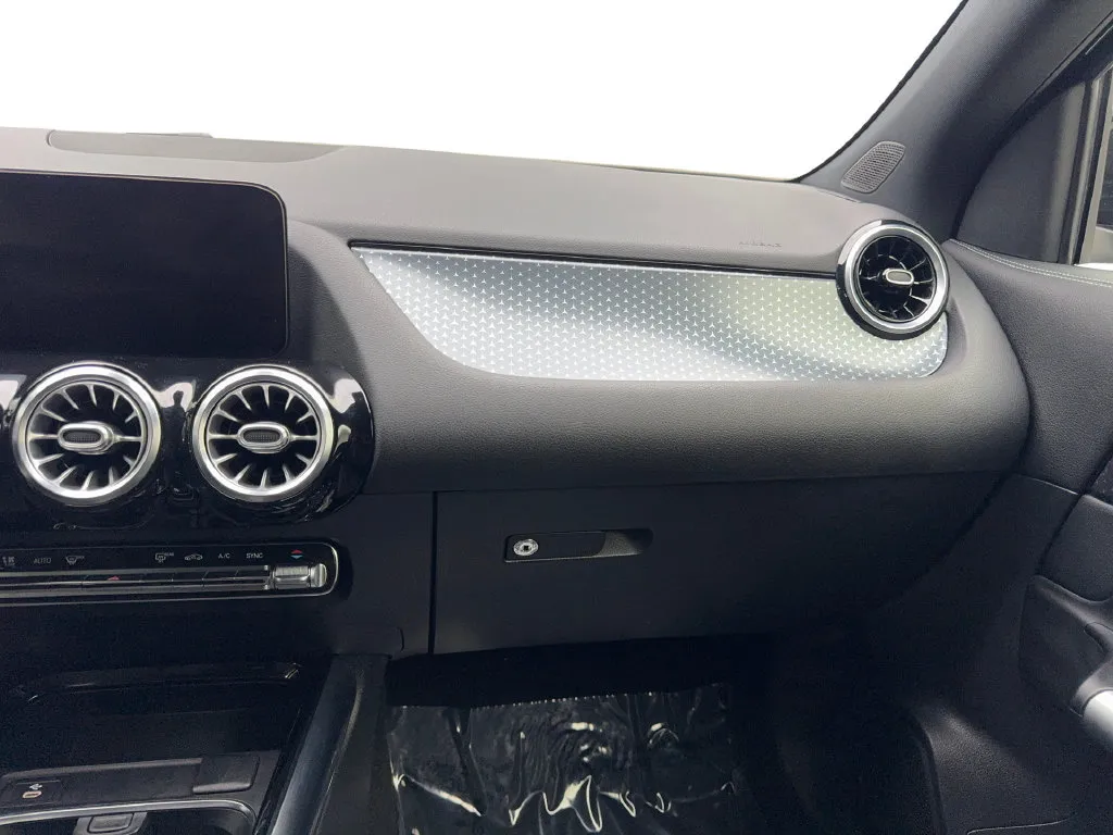 Mercedes-Benz GLA photo 57