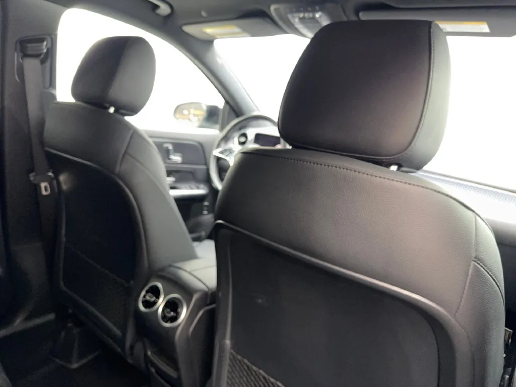 Mercedes-Benz GLA photo 41