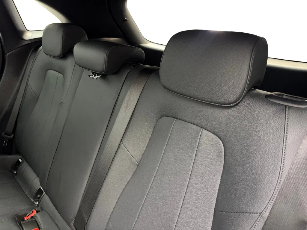 Mercedes-Benz GLA photo 34