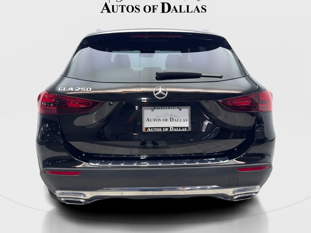 Mercedes-Benz GLA photo 8