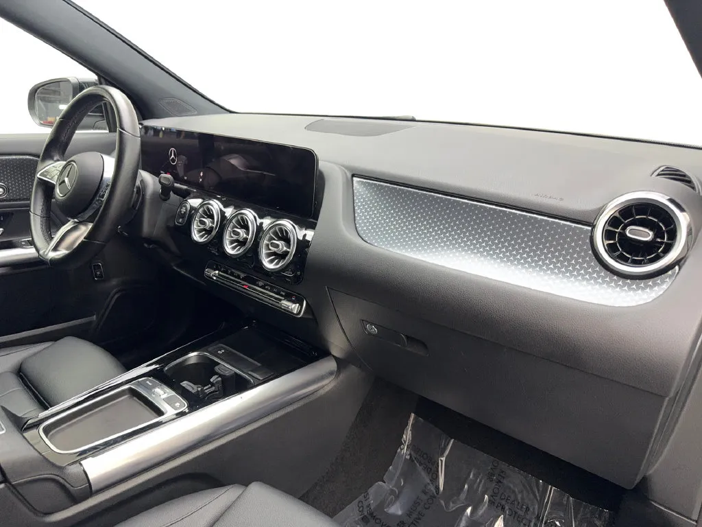 Mercedes-Benz GLA photo 51