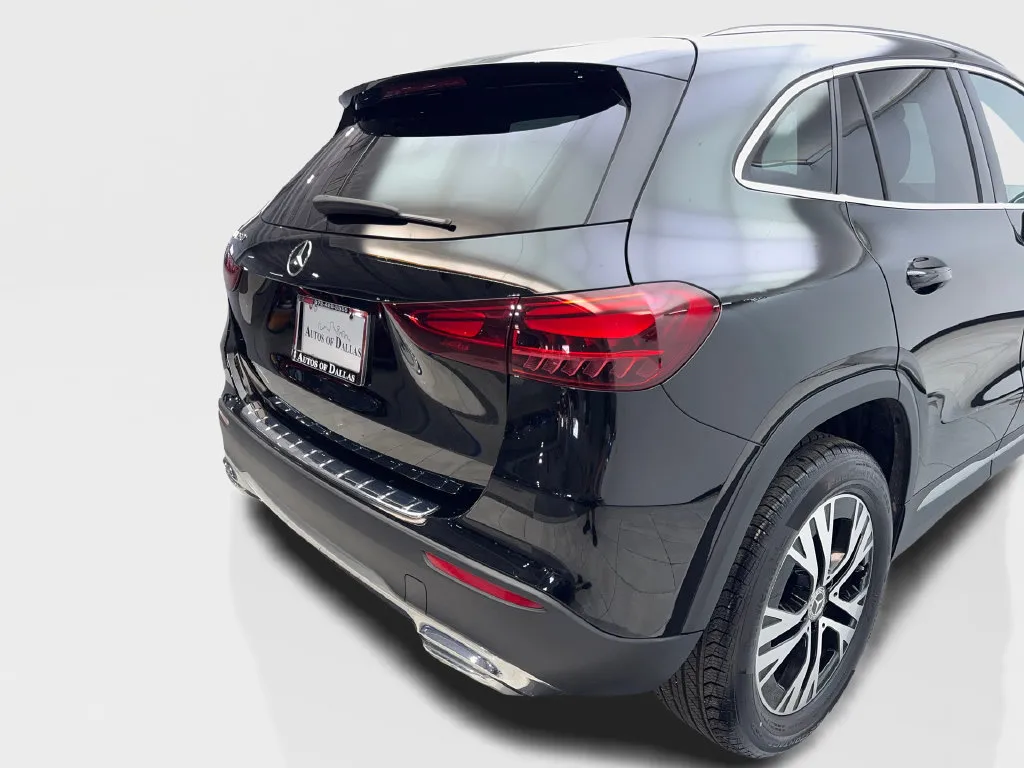 Mercedes-Benz GLA photo 20