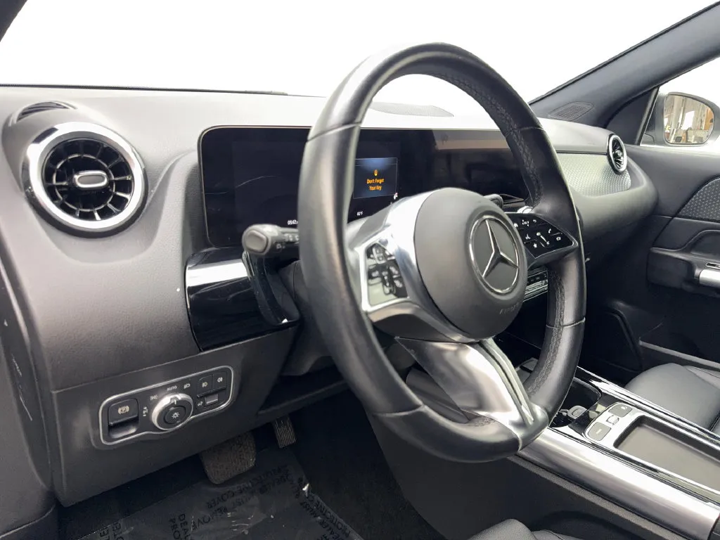 Mercedes-Benz GLA photo 49