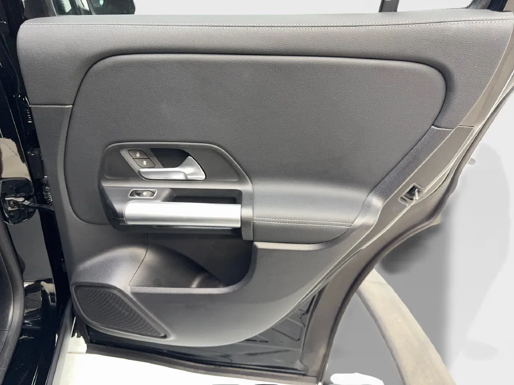 Mercedes-Benz GLA photo 42
