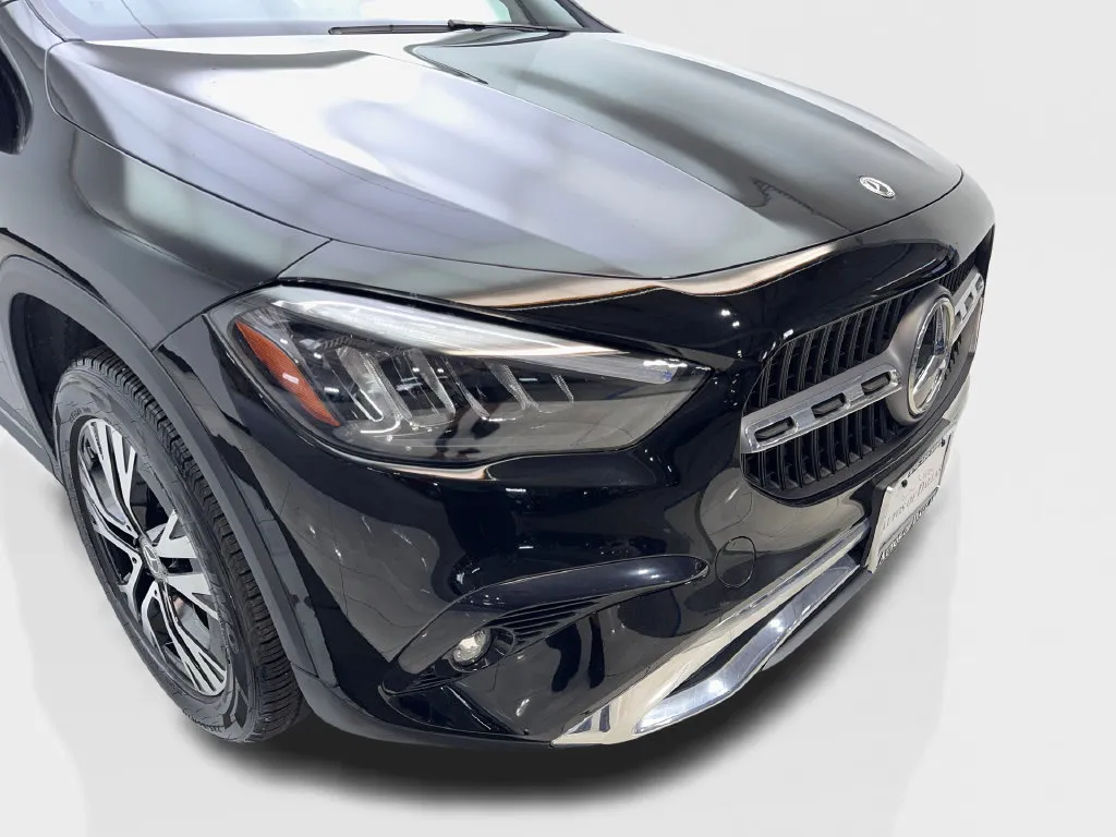 Mercedes-Benz GLA photo 19