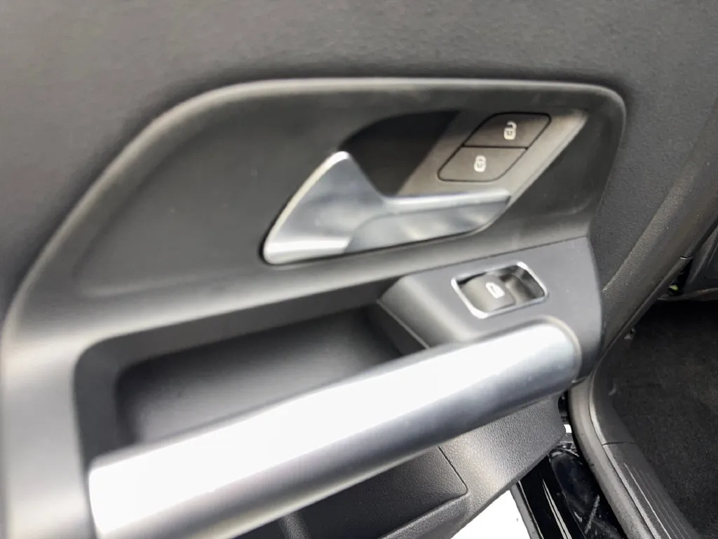 Mercedes-Benz GLA photo 37