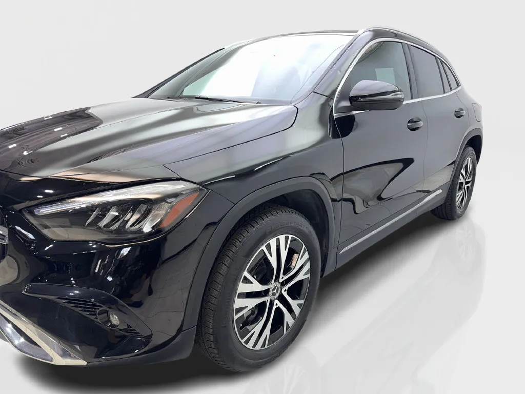 Mercedes-Benz GLA photo 12
