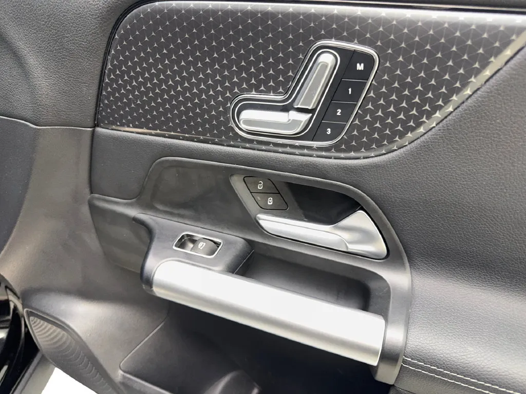 Mercedes-Benz GLA photo 48