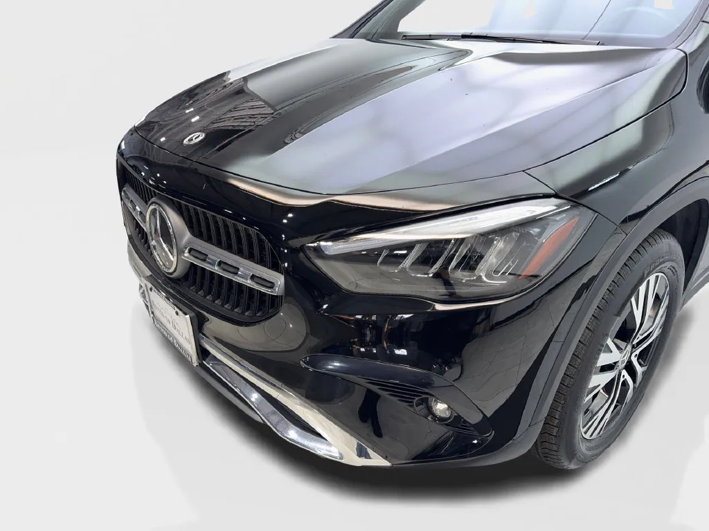 Mercedes-Benz GLA photo 18