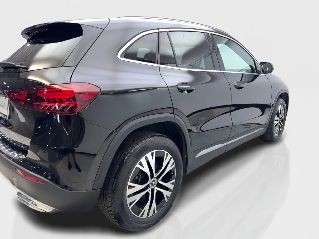 Mercedes-Benz GLA photo 15