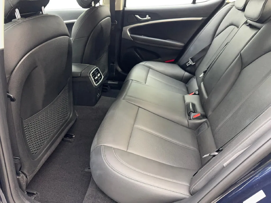 Genesis G70 photo 35