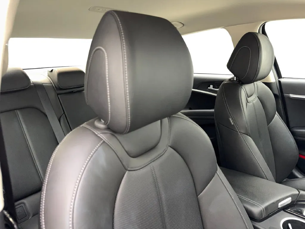 Genesis G70 photo 47