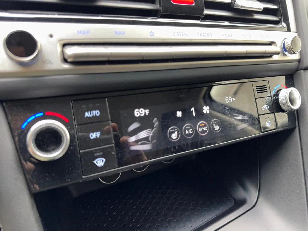 Genesis G70 photo 69