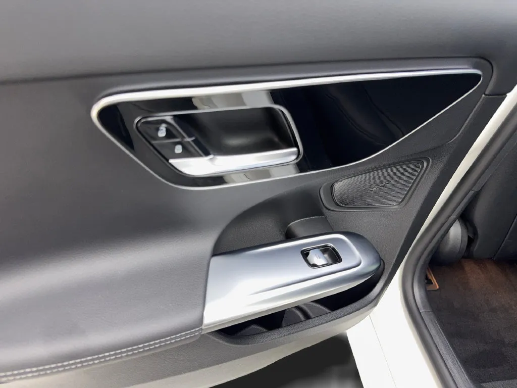Mercedes-Benz C-Class photo 37