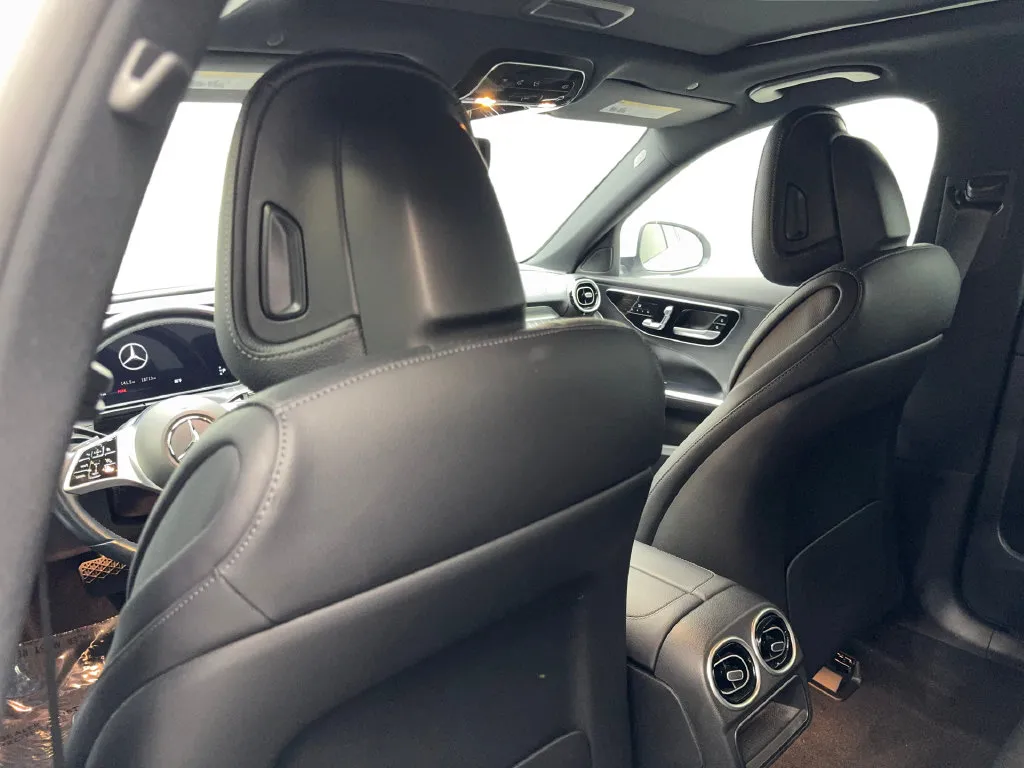 Mercedes-Benz C-Class photo 35