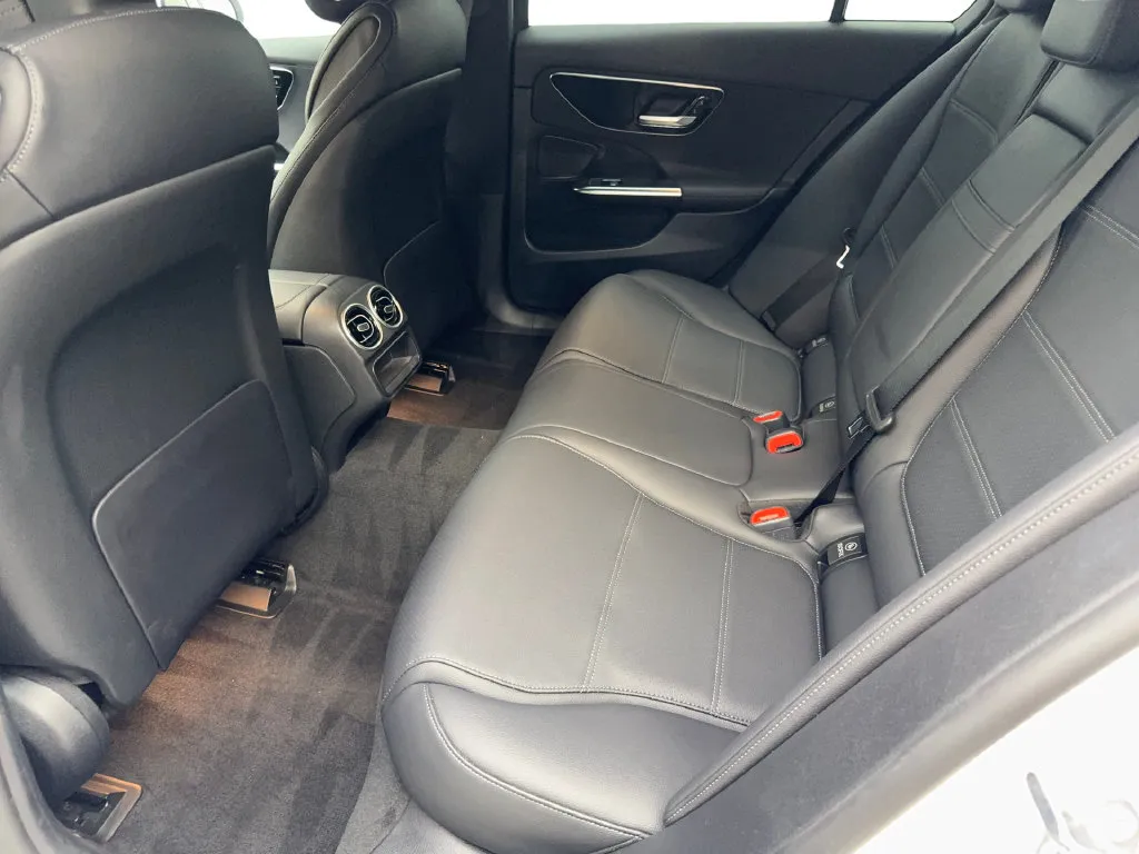 Mercedes-Benz C-Class photo 33