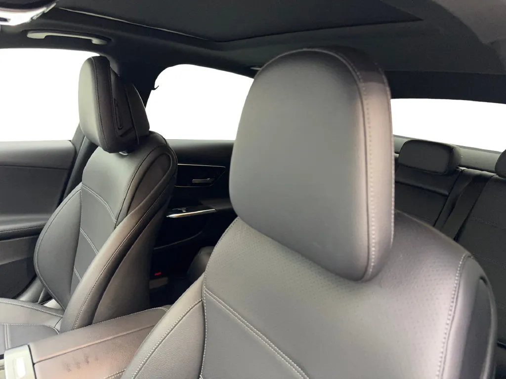 Mercedes-Benz C-Class photo 28