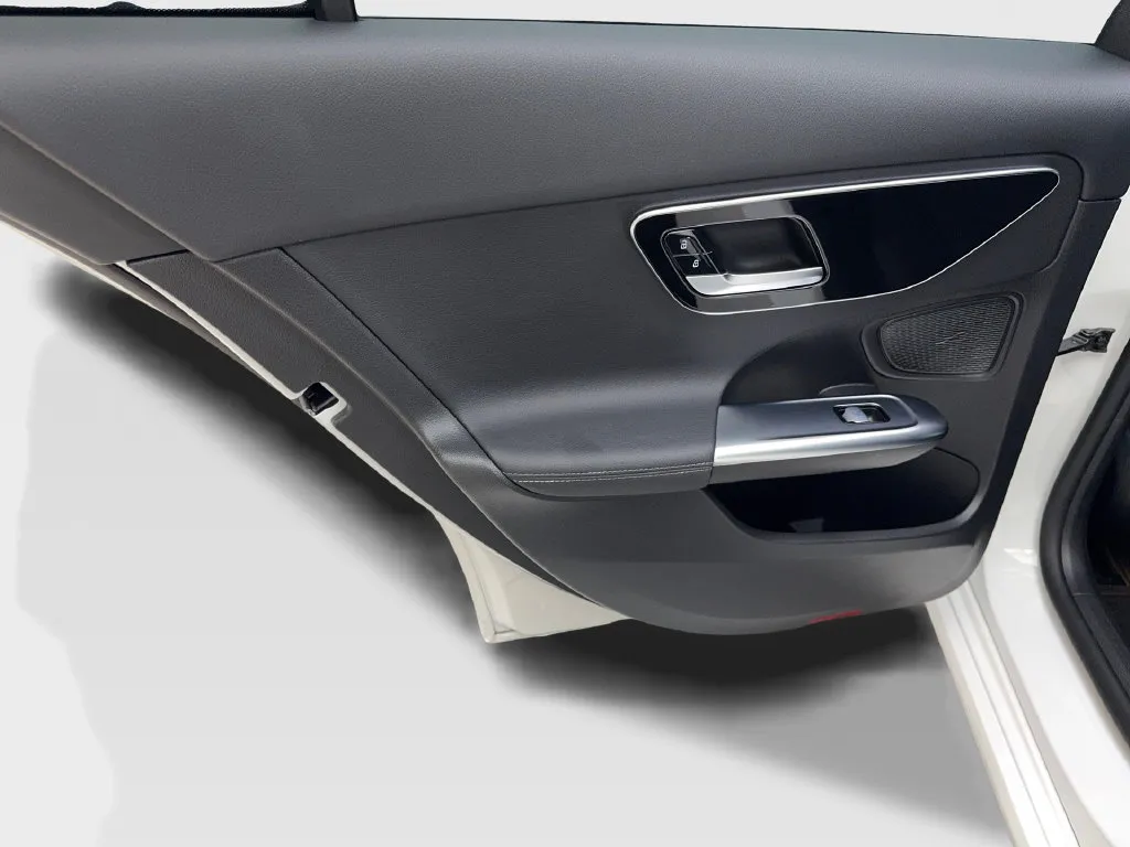 Mercedes-Benz C-Class photo 36