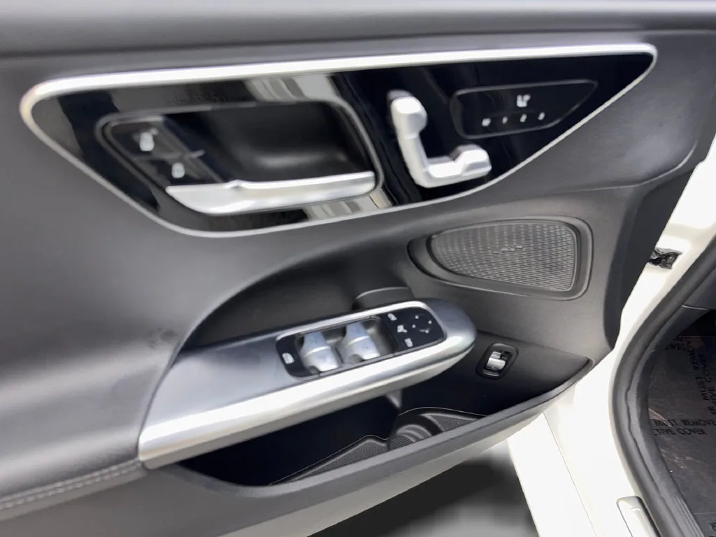 Mercedes-Benz C-Class photo 32