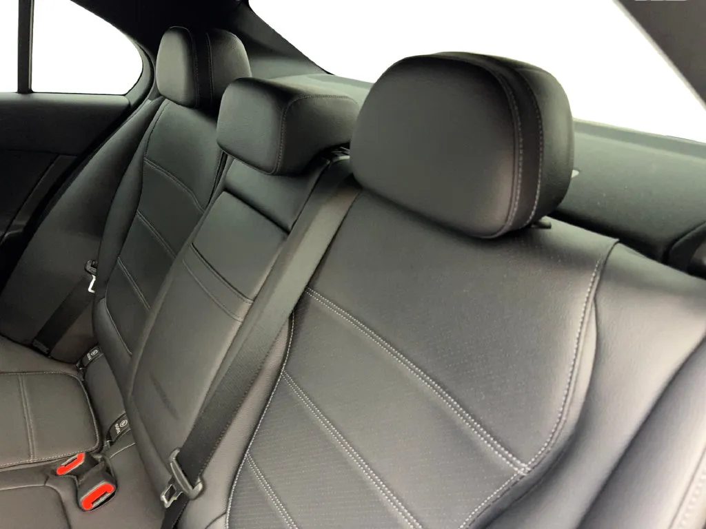 Mercedes-Benz C-Class photo 34