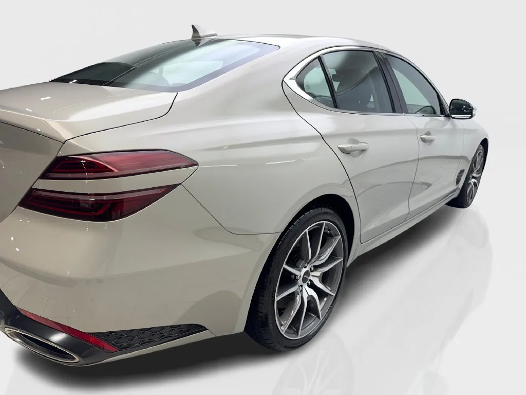 Genesis G70 photo 15