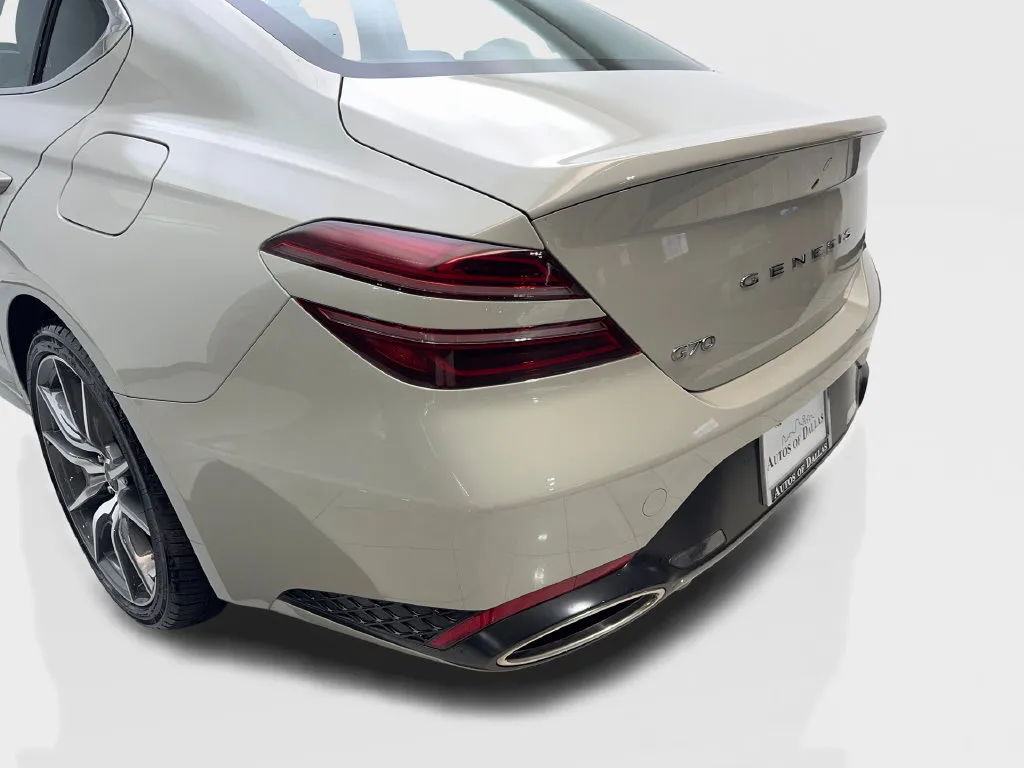 Genesis G70 photo 21