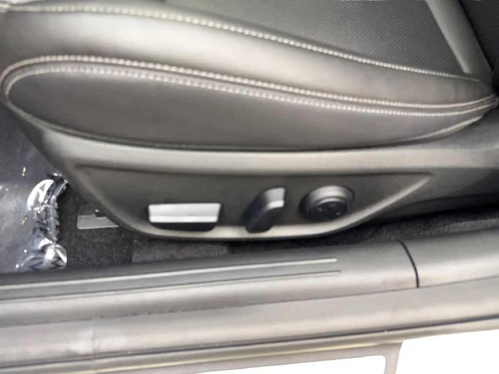 Genesis G70 photo 32