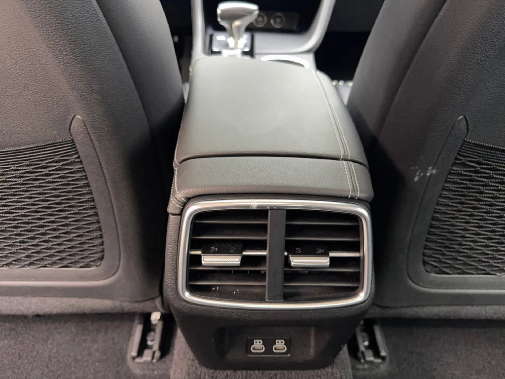 Genesis G70 photo 73