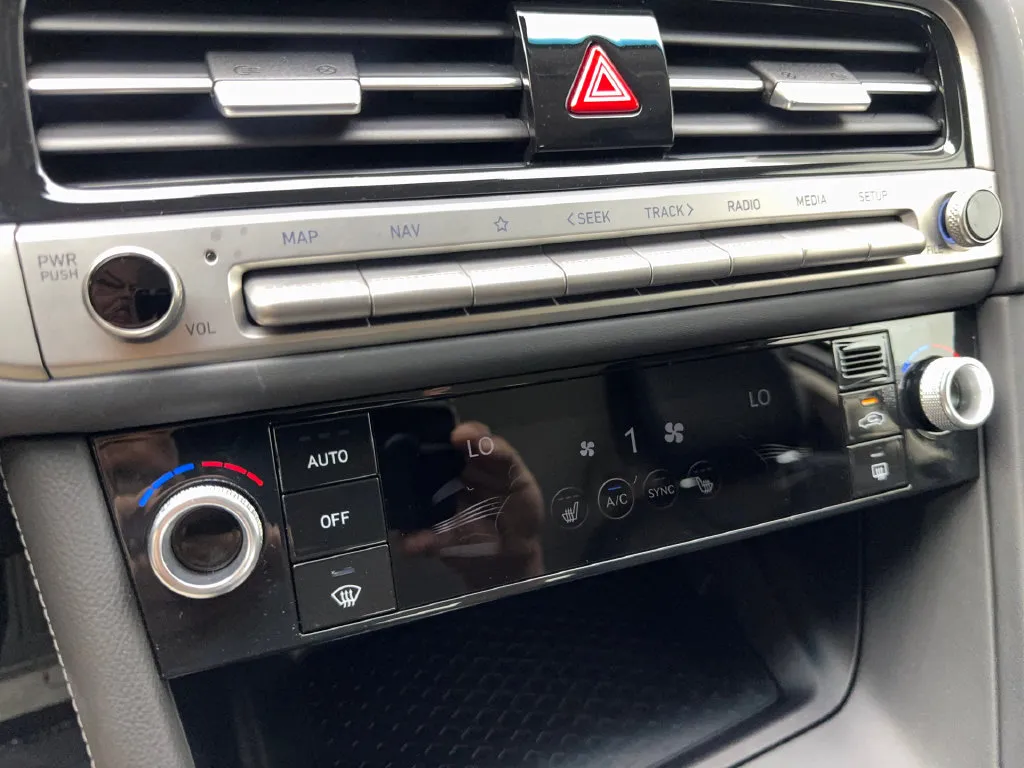 Genesis G70 photo 68