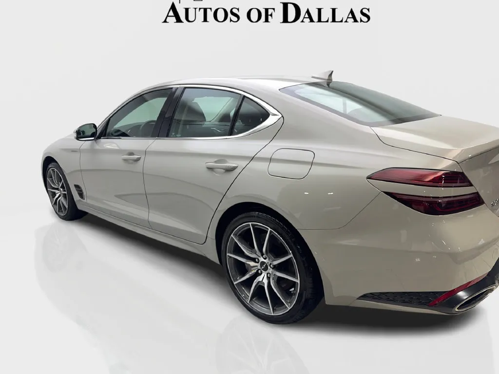 Genesis G70 photo 16