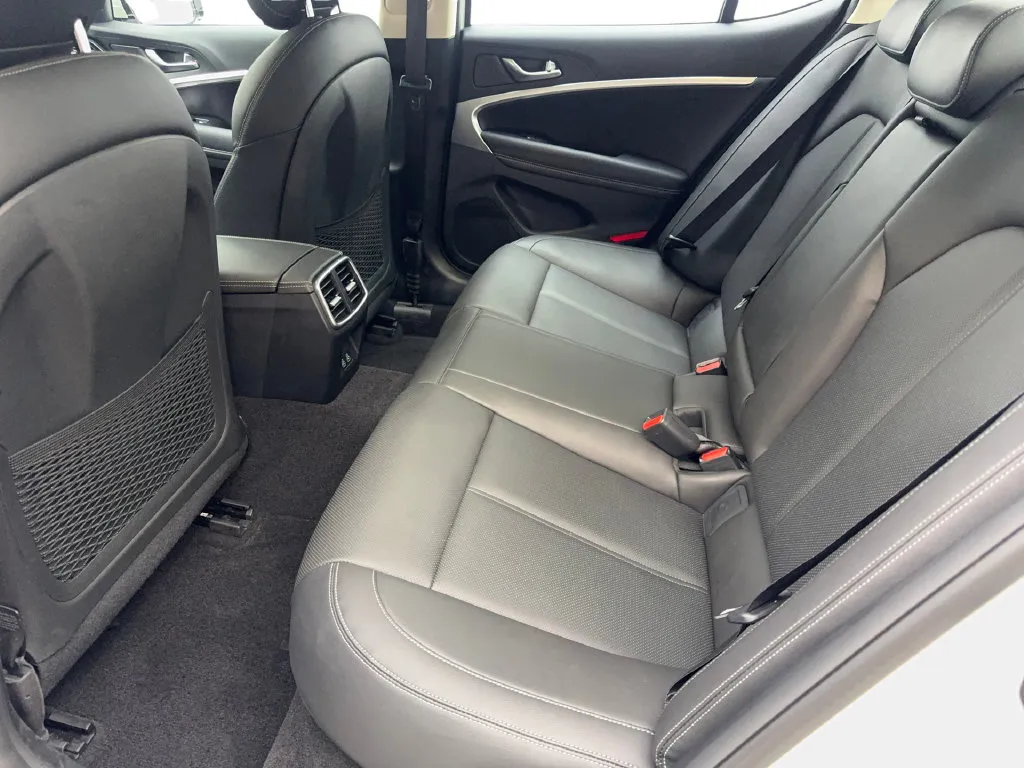 Genesis G70 photo 35