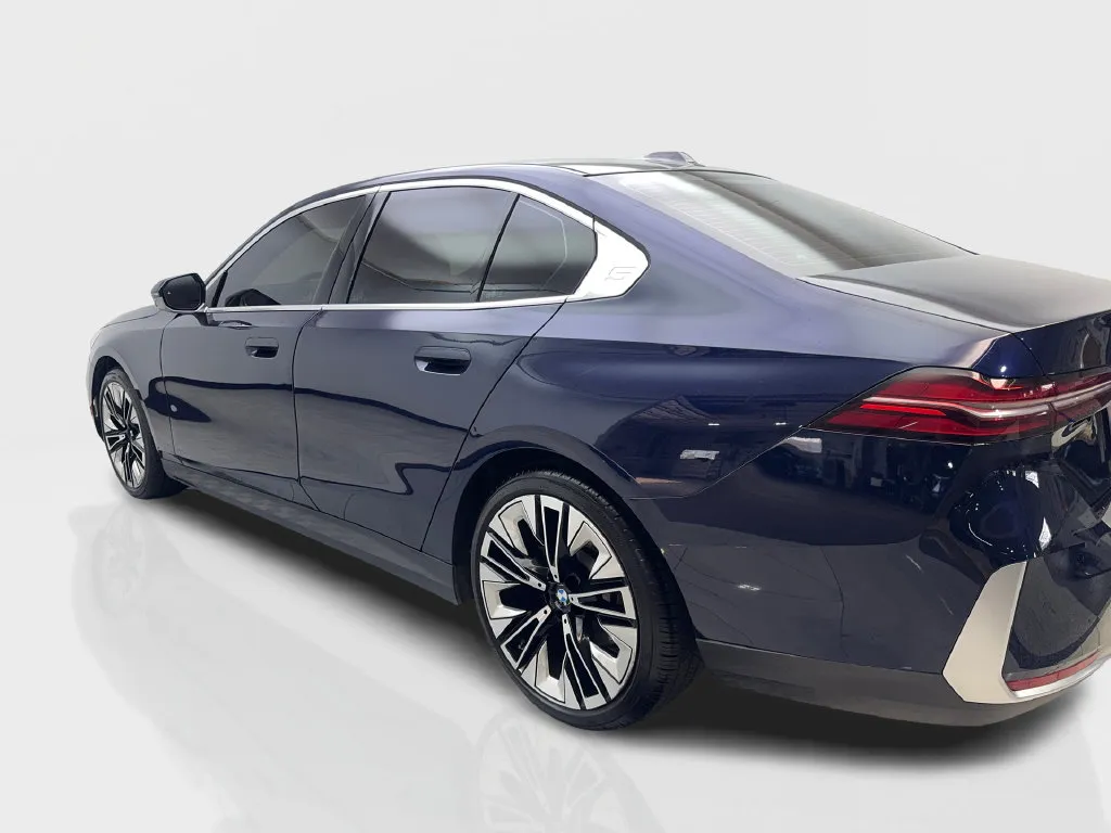 BMW 5 Series photo 16