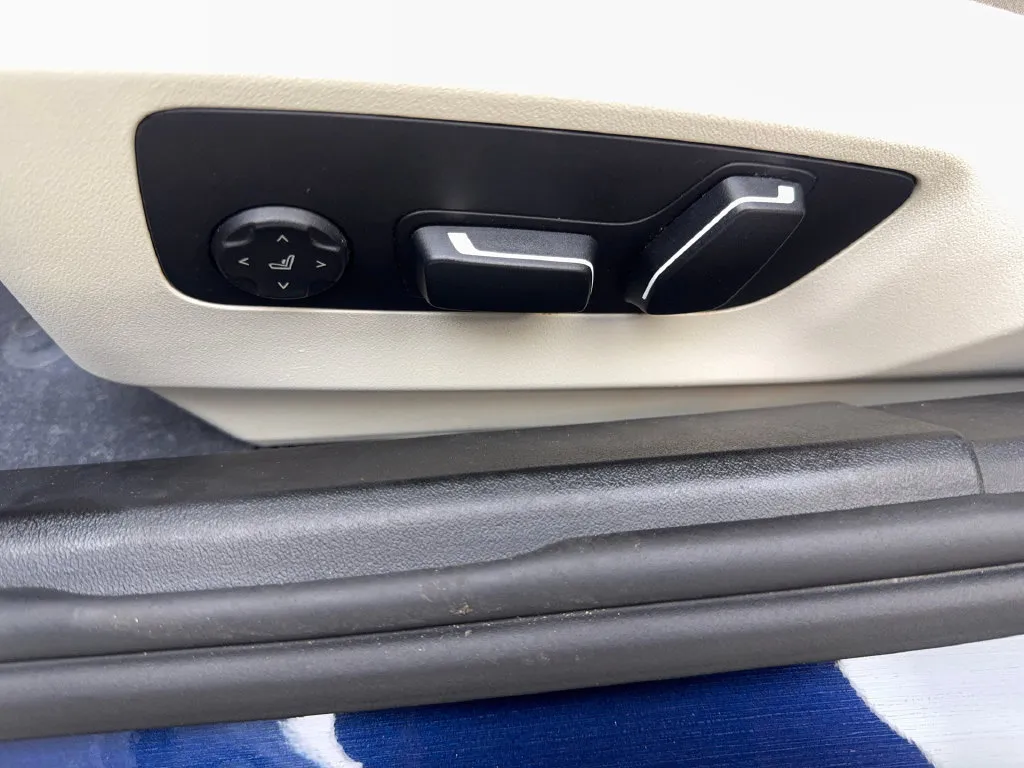 BMW 5 Series photo 32
