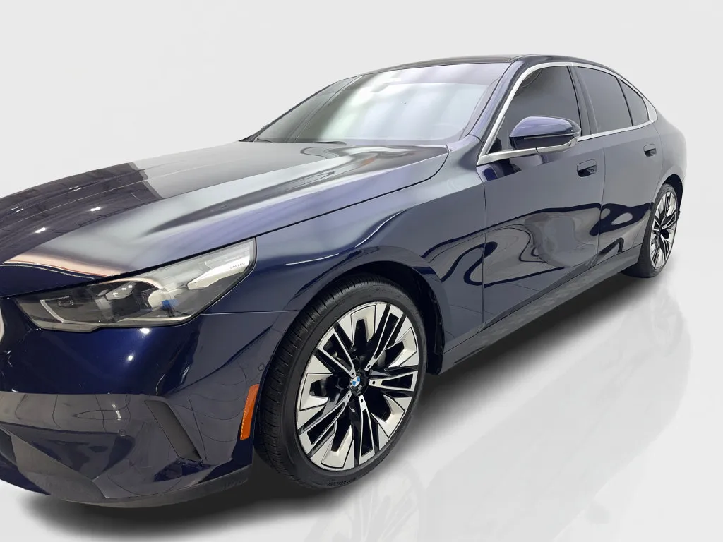 BMW 5 Series photo 12