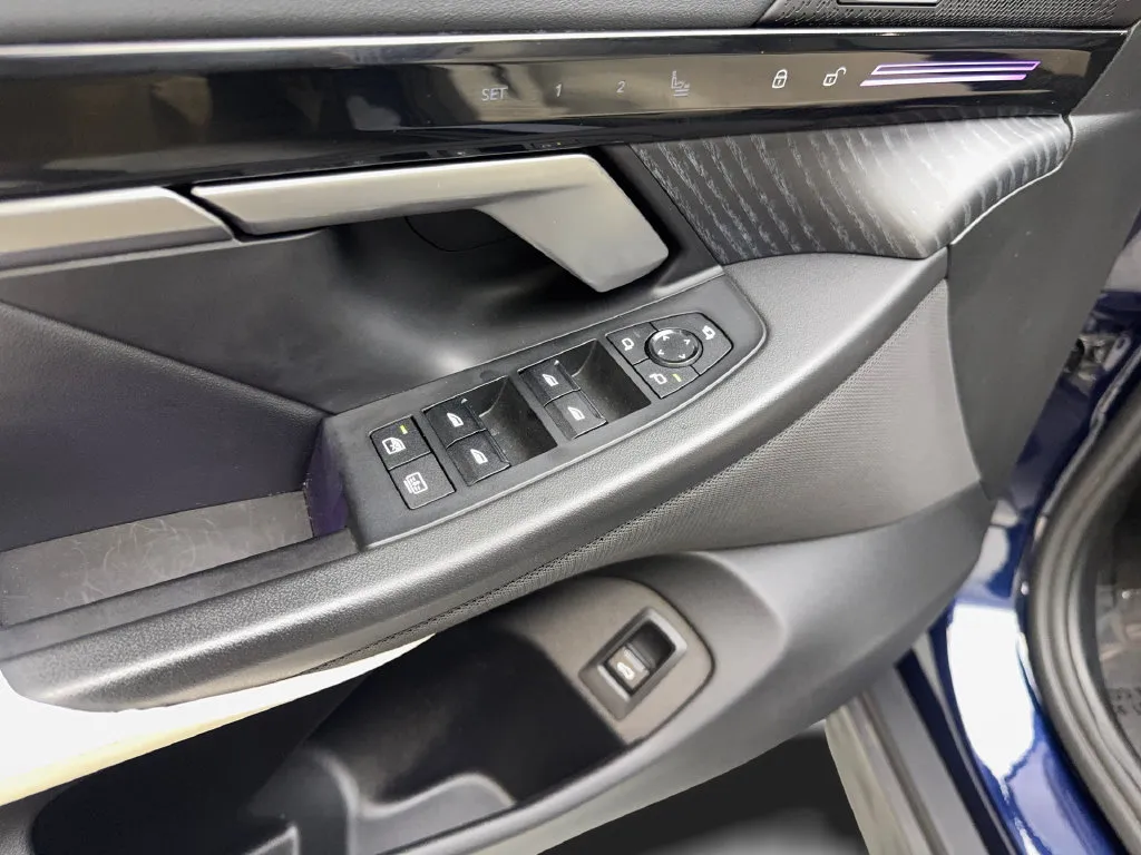 BMW 5 Series photo 34