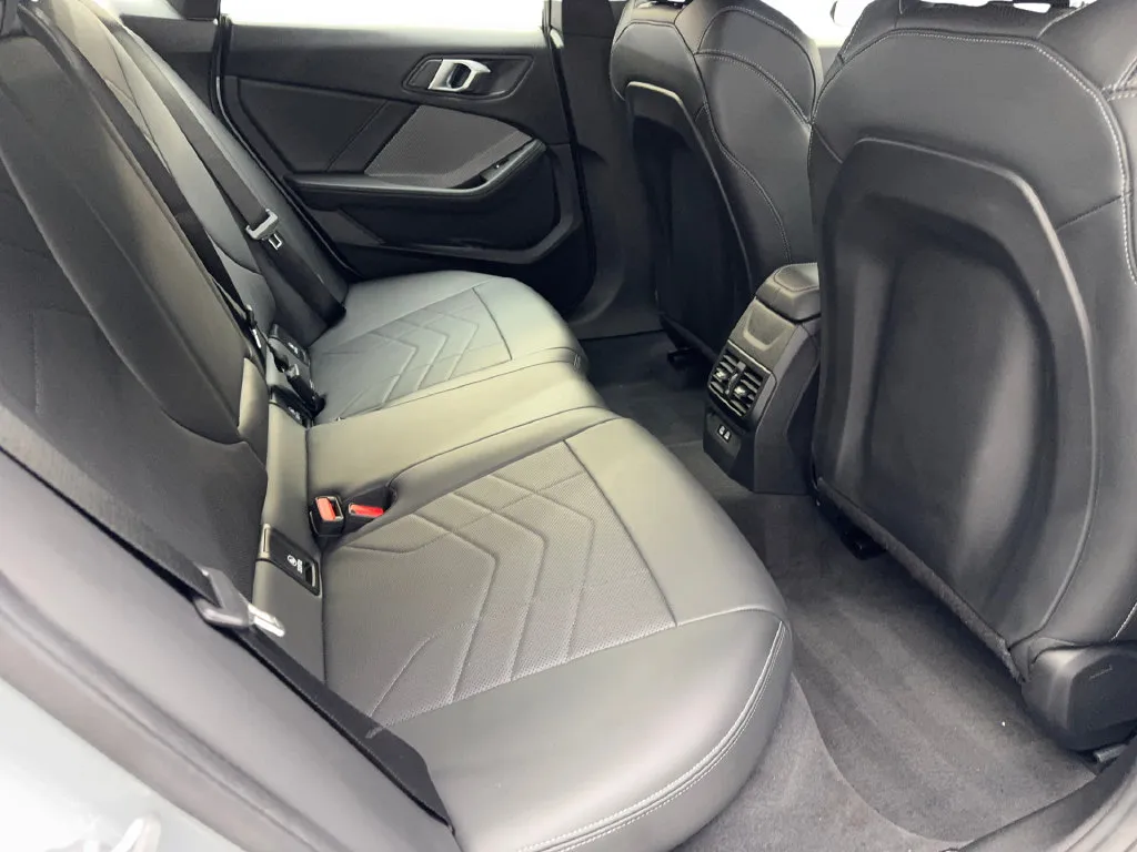 BMW 2 Series photo 39