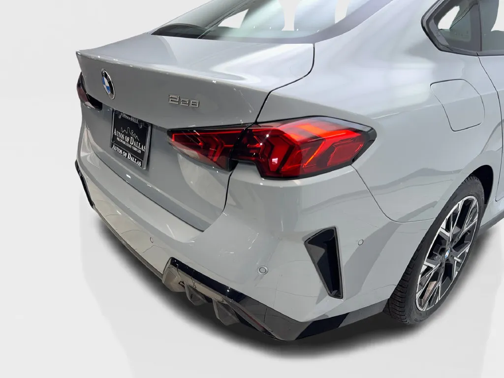 BMW 2 Series photo 20