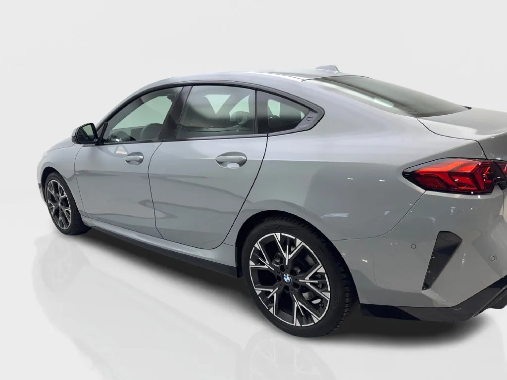 BMW 2 Series photo 16