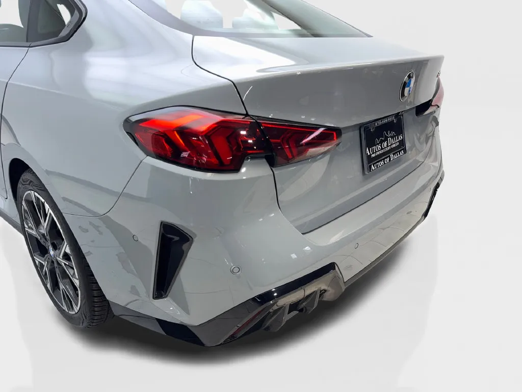 BMW 2 Series photo 21