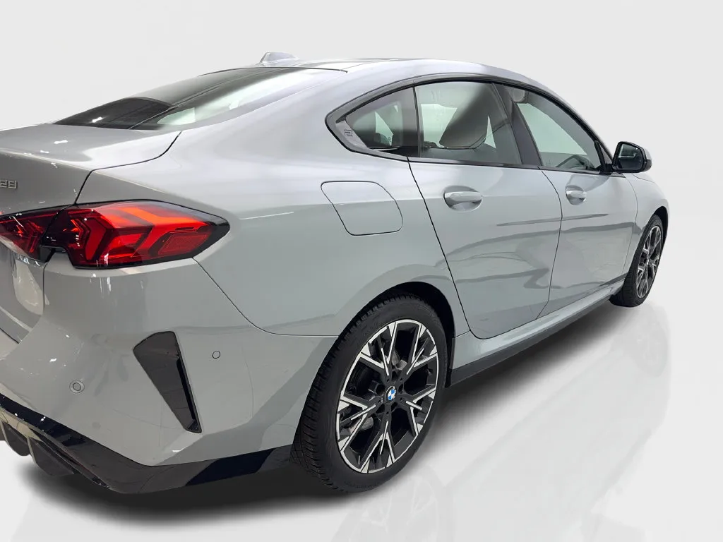 BMW 2 Series photo 15