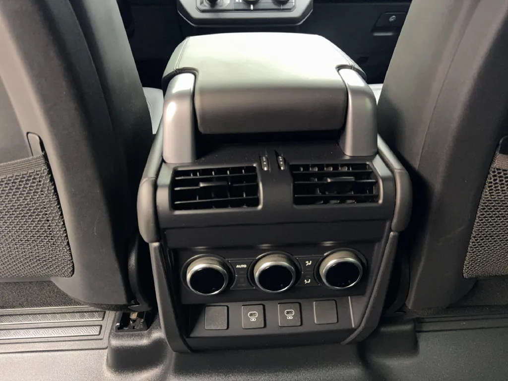 2023 Land Rover Defender V8 - Photo 72