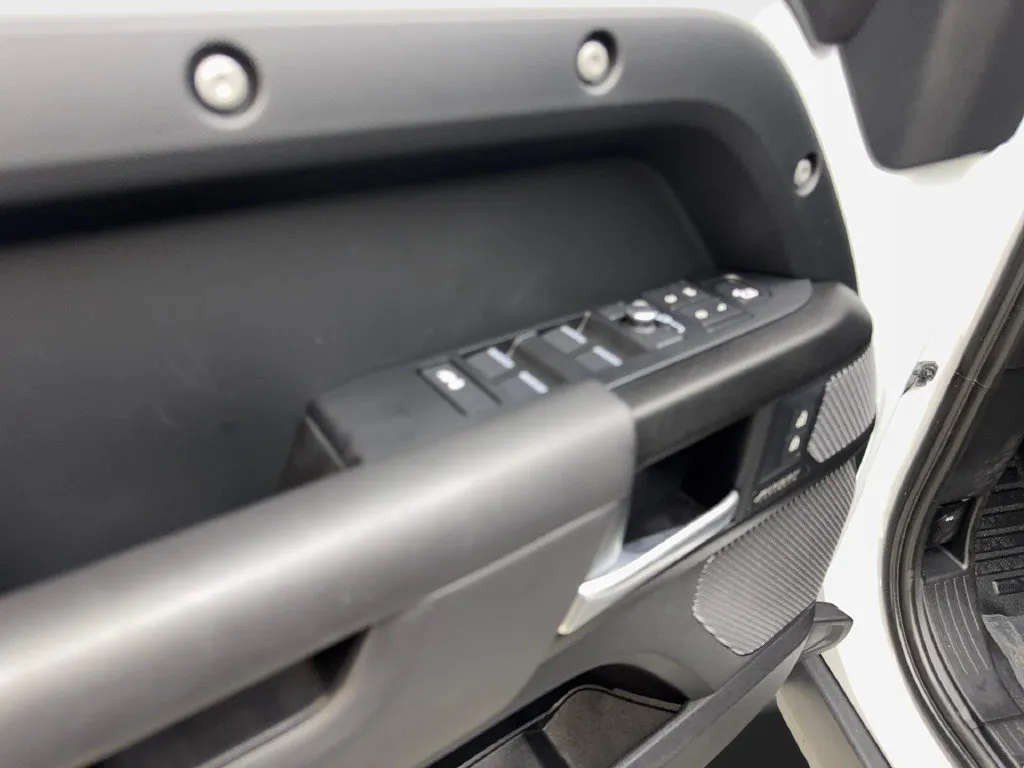 2023 Land Rover Defender V8 - Photo 34
