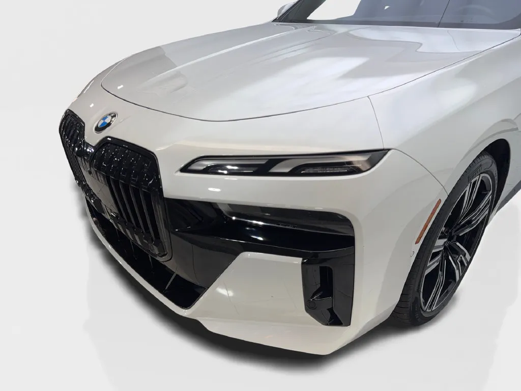 BMW 7 Series photo 18