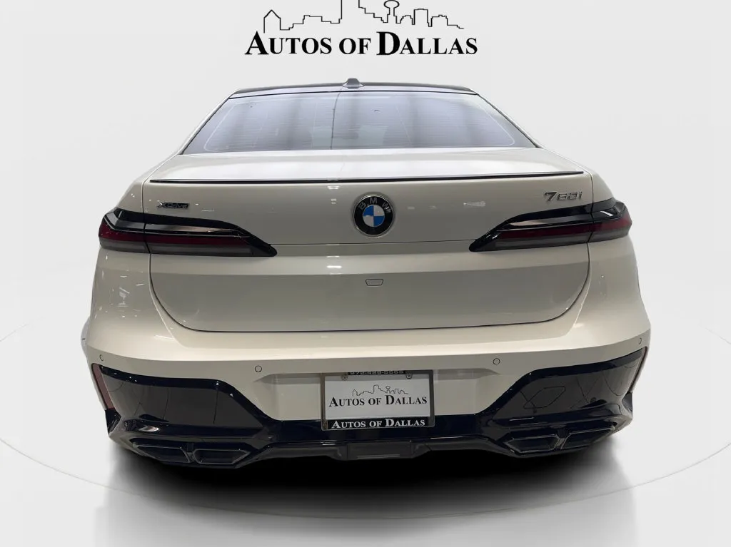 BMW 7 Series photo 8