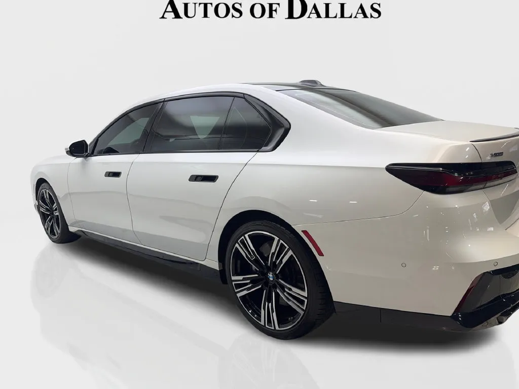 BMW 7 Series photo 16