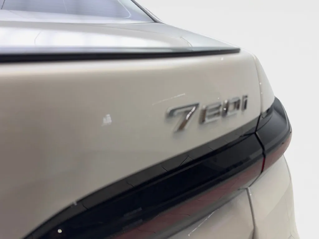 BMW 7 Series photo 25