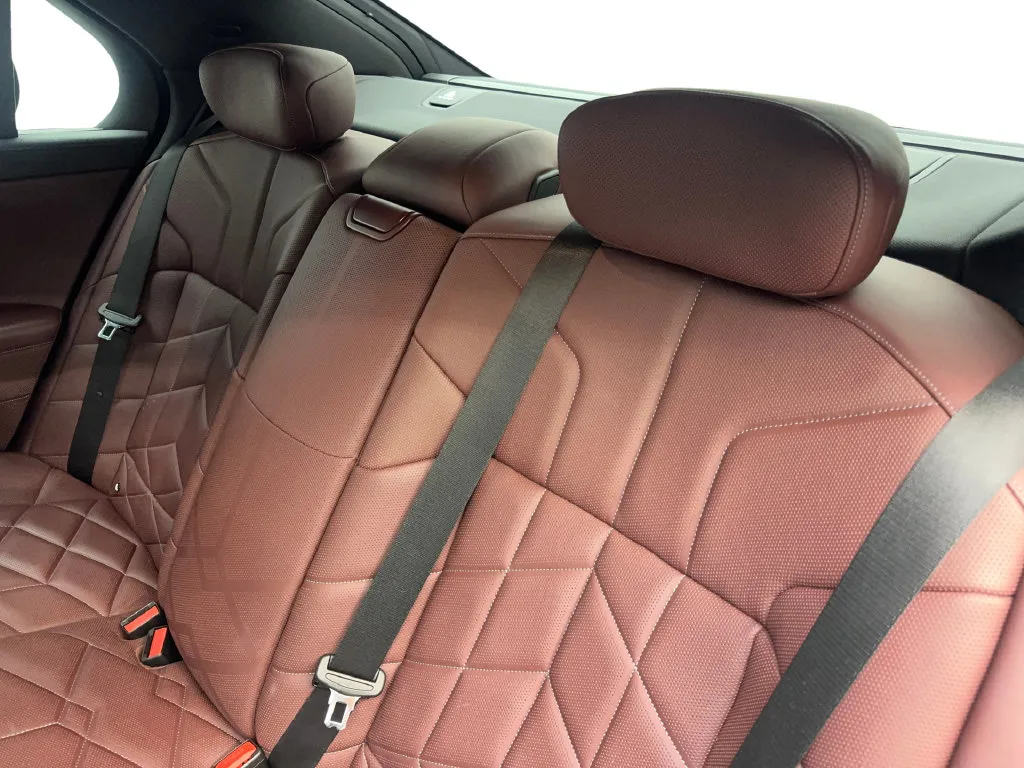 BMW 7 Series photo 35