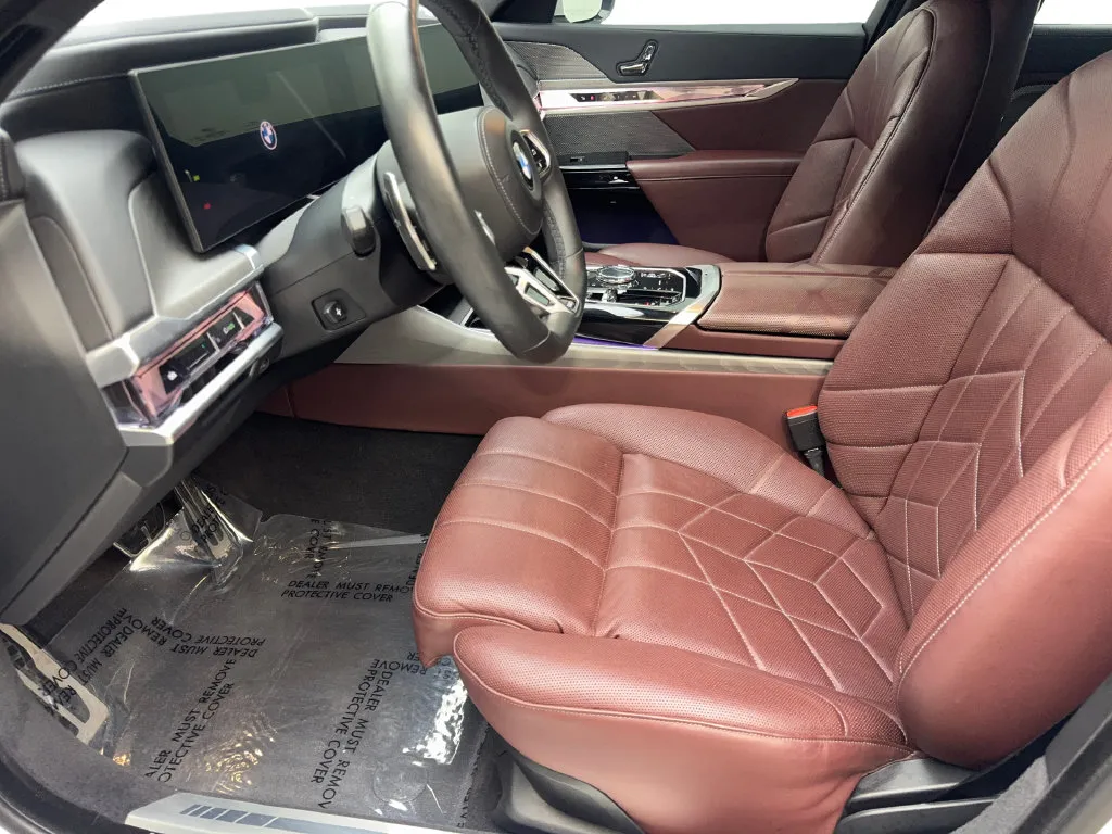 BMW 7 Series photo 28