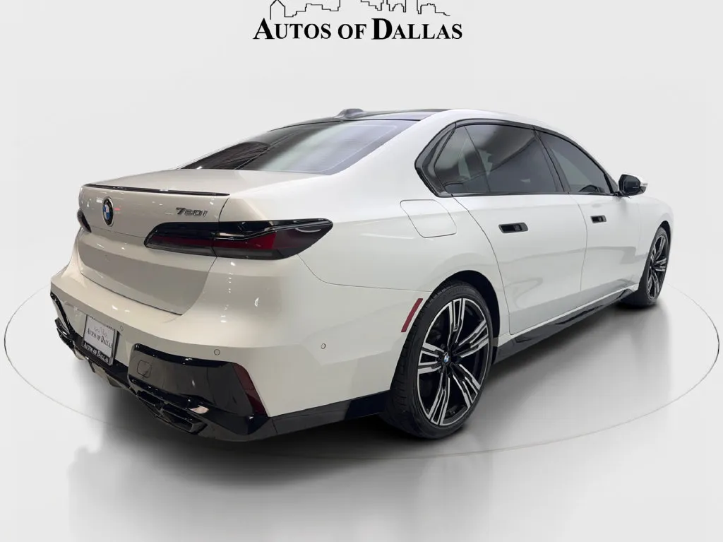 BMW 7 Series photo 7