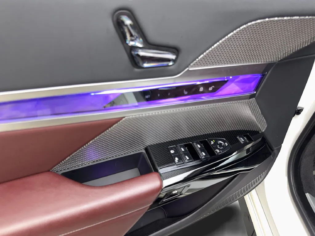 BMW 7 Series photo 33